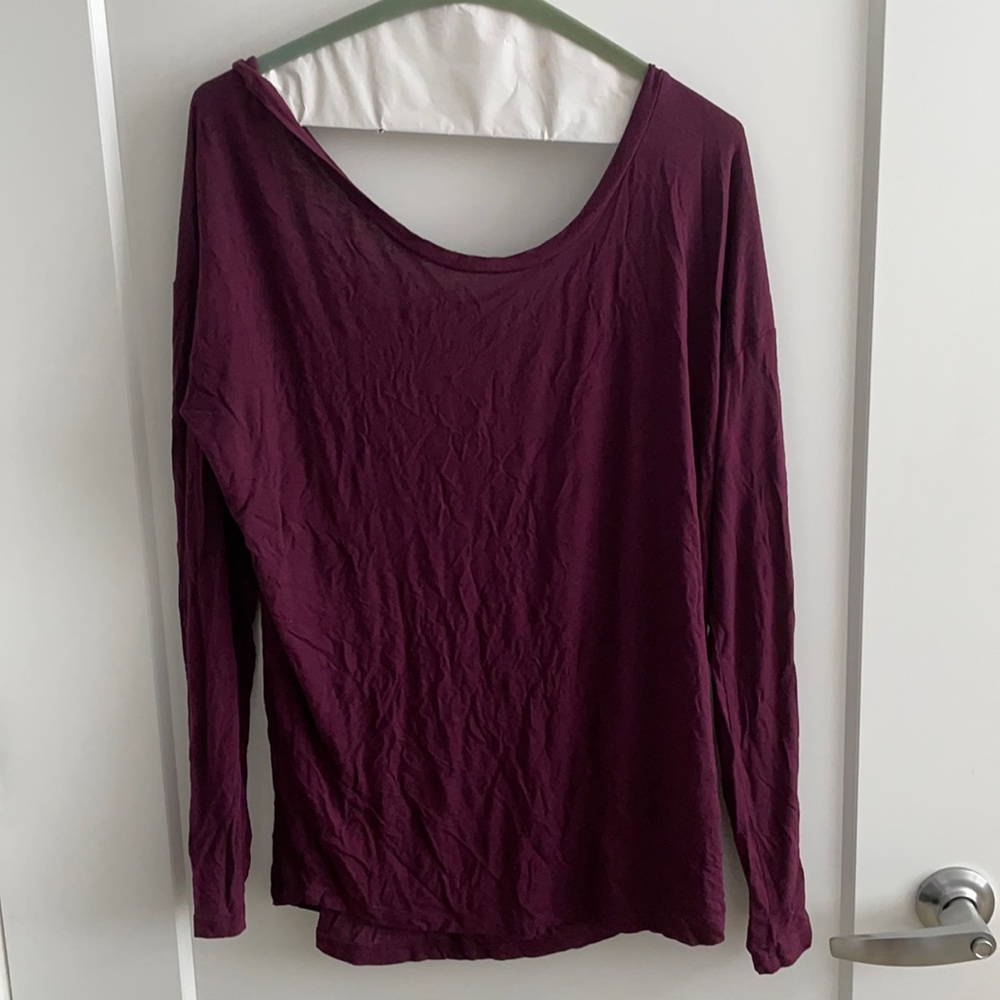 Long sleeve burgundy tee